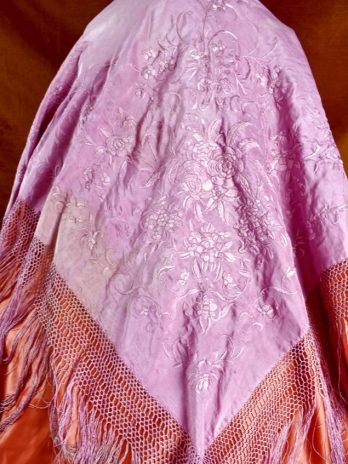 Mantón de Manila isabelino fina seda rosa precioso
