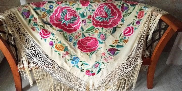 Mantón de Manila antiguo de peonias. Impecable - Imagen 4