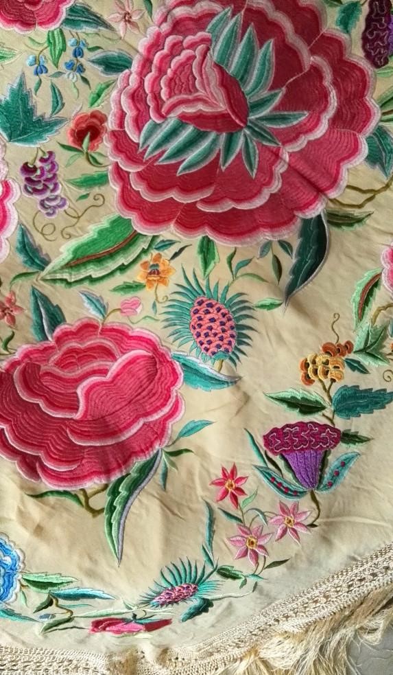 Mantón de Manila antiguo de peonias. Impecable - Imagen 2