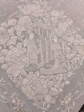 Mantón de Manila de novia antiguo con maravillosos bordados chinos