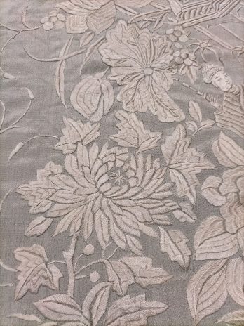 Mantón de Manila de novia antiguo con maravillosos bordados chinos