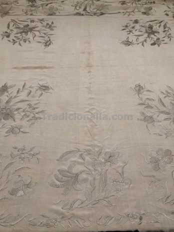 Elegante mantón imperio de cuarterones